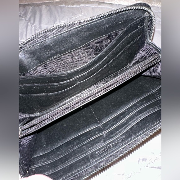 Michael Kors wallet - Picture 6 of 7